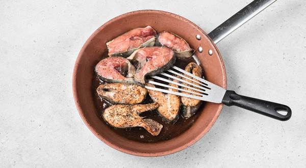 Стейк из кеты на сковороде, пошаговый рецепт с фото на 457 ккал