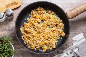 Пирожки с солеными грибами