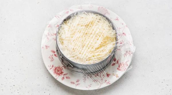 Салат &laquo;Женский каприз&raquo;, пошаговый рецепт с фото на 469 ккал