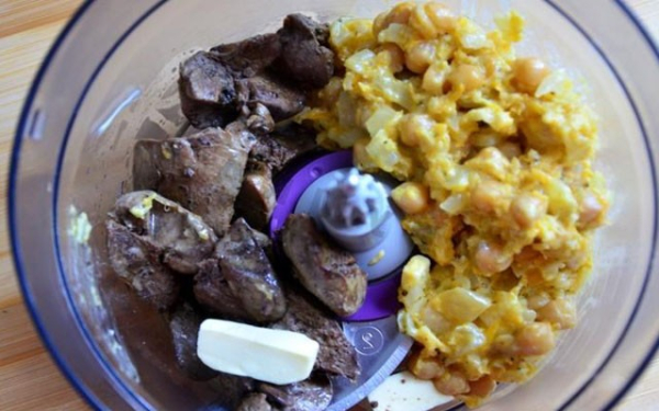 
			Паштет из куриной печени в домашних условиях рецепт с морковью и луком		