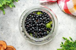 Настойка из черники с крыжовником на самогоне