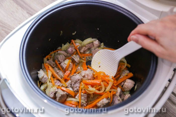 Плов со свининой и нутом в мультиварке