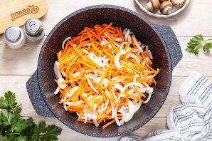 Солянка с шампиньонами на зиму