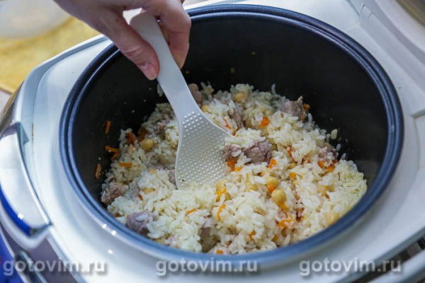 Плов со свининой и нутом в мультиварке