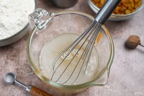 Пирог постный с изюмом