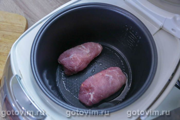 Мясные рулетики из свинины с яйцом и сыром в мультиварке