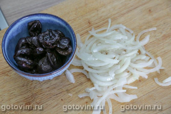 Бигус с квашеной капустой в мультиварке