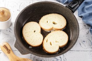 Гренки с молоком и яйцом Гренки с молоком и яйцом