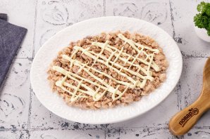 Салат с горбушей и сыром