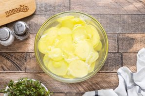 Картофельные чипсы в духовке без масла