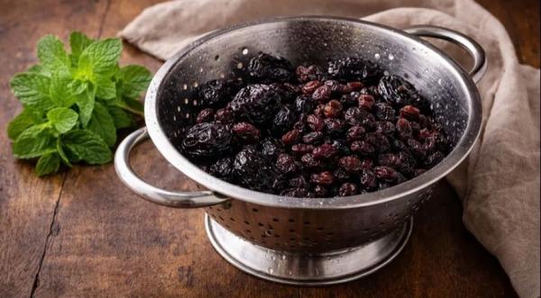 Компот из чернослива и изюма, пошаговый рецепт с фото на 163 ккал