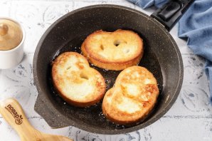 Гренки с молоком и яйцом Гренки с молоком и яйцом