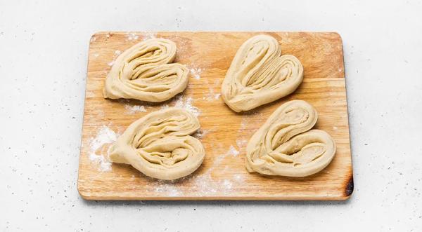 Пышные плюшки на кефире, пошаговый рецепт с фото на 1040 ккал