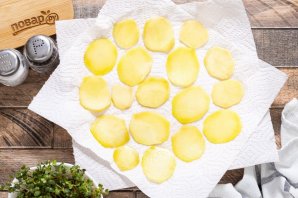 Картофельные чипсы в духовке без масла