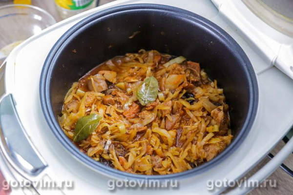 Бигус с квашеной капустой в мультиварке