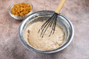 Пирог постный с изюмом