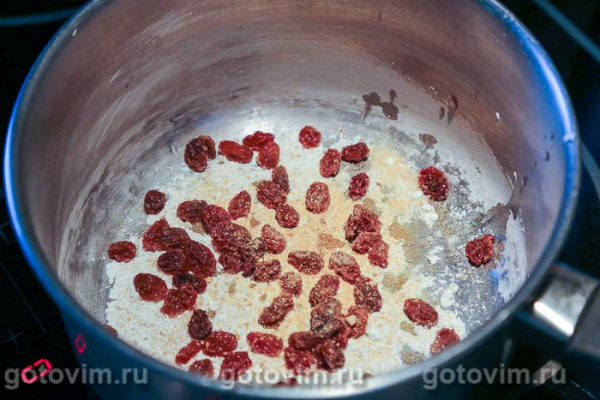 Стейки из свиной шеи с соусом из изюма и горчицы Стейки из свиной шеи с соусом из изюма и горчицы