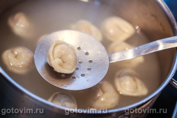 Пельмени с лисичками в сметане