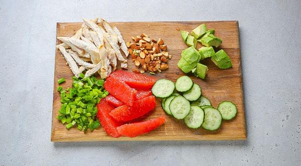 Салат с курицей, авокадо и грейпфрутом, пошаговый рецепт с фото на 389 ккал