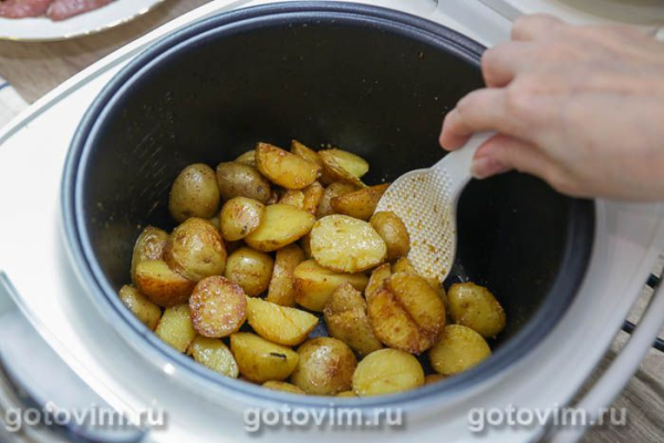Картофель беби с паприкой в мультиварке