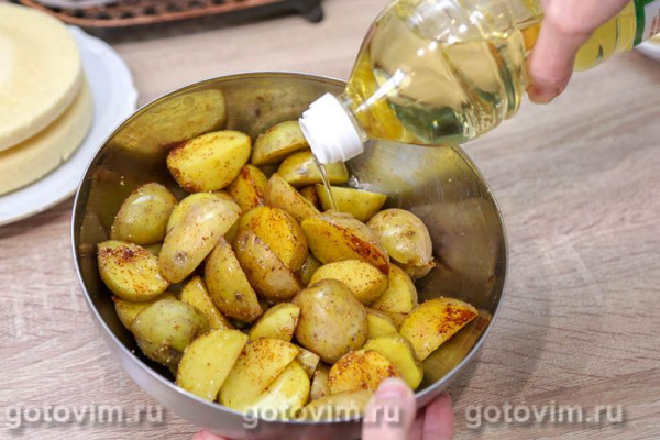 Картофель беби с паприкой в мультиварке