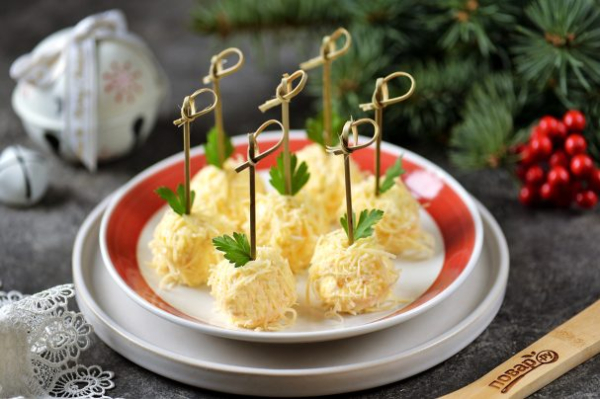 Сырная закуска «Снежки» Сырная закуска «Снежки»
