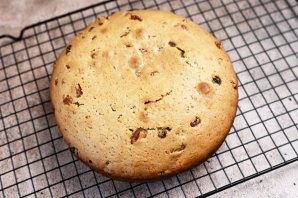 Пирог постный с изюмом