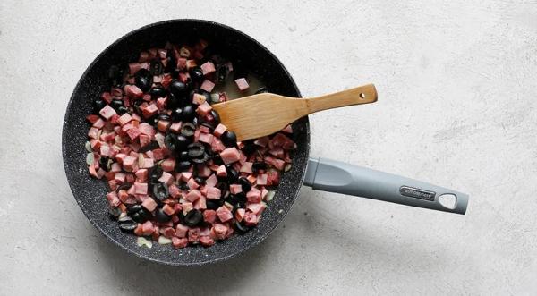 Макароны с колбасой и помидорами, пошаговый рецепт с фото на 936 ккал Макароны с колбасой и помидорами, пошаговый рецепт с фото на 936 ккал