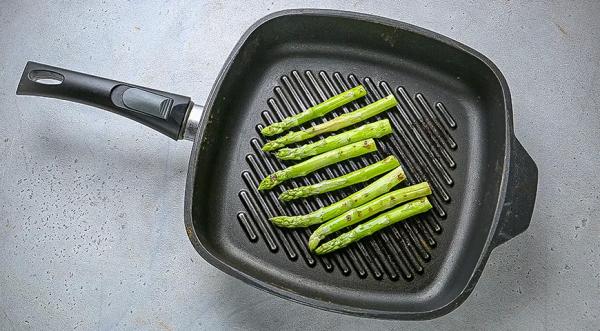 Закусочные маффины из киноа со шпинатом и миндалем, пошаговый рецепт с фото на 225 ккал