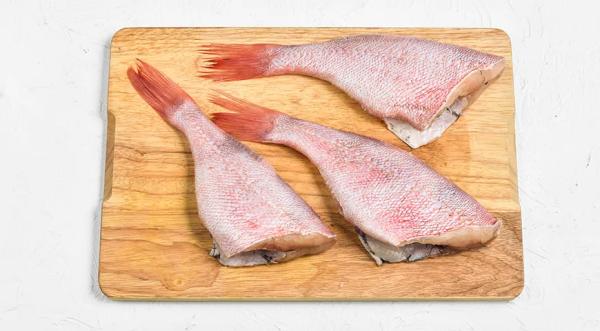 Окунь, запеченный в фольге, пошаговый рецепт с фото на 1189 ккал