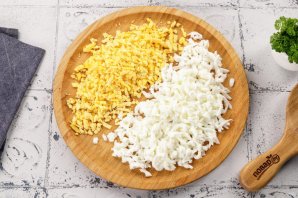 Салат с горбушей и сыром