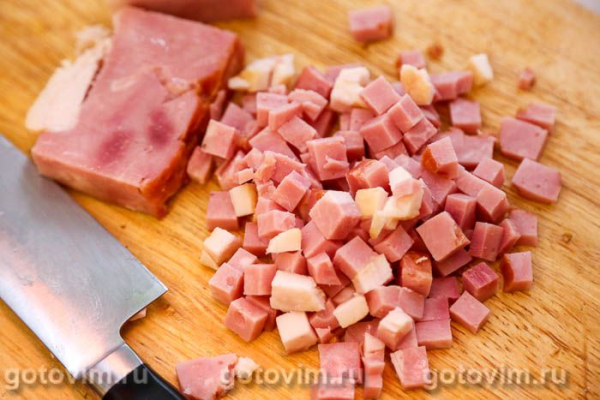 Кролик в горшочке с беконом и луком