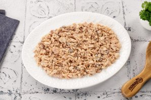 Салат с горбушей и сыром