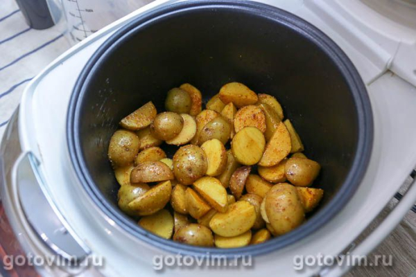 Картофель беби с паприкой в мультиварке