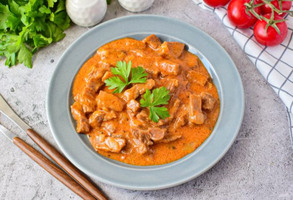 Бефстроганов в мультиварке Бефстроганов в мультиварке