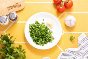 Салат с сухариками и фасолью