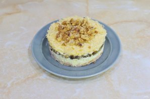 Слоёный салат с копчёной курицей