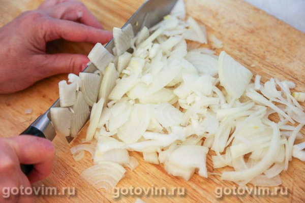 Кролик в горшочке с беконом и луком