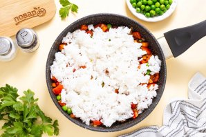 Рис по-тайски с овощами Рис по-тайски с овощами