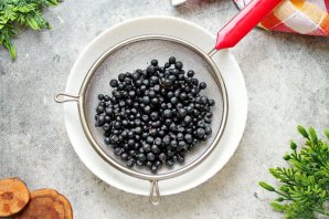 Настойка из черники с крыжовником на самогоне