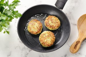 Постные котлеты из кабачков Постные котлеты из кабачков