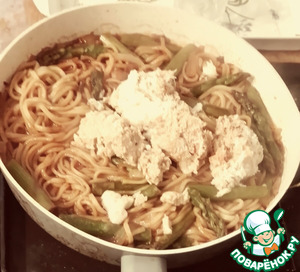 Лапша с крабом и спаржей Лапша с крабом и спаржей