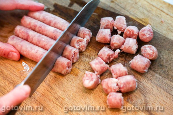 Йоркширские пудинги с колбасками в формах для маффинов