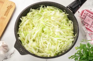 Тушеная капуста с сосисками