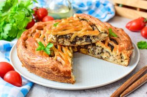 Слоеный пирог с курицей и грибами