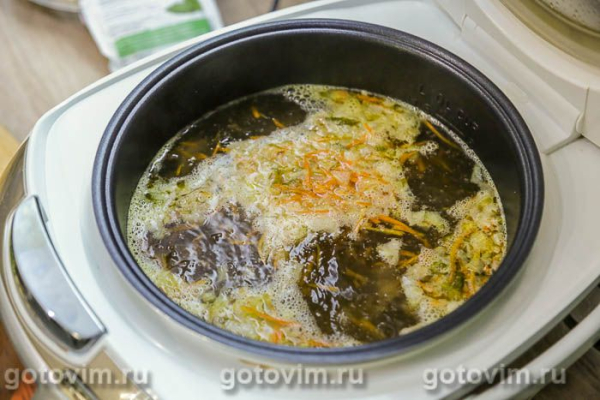 Суп с брюссельской капустой на мясном бульоне в мультиварке 