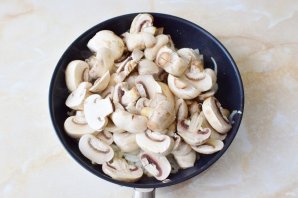 Шампиньоны с луком