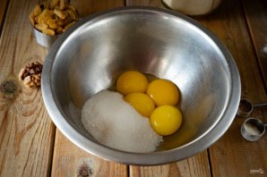 Кулич с орехами