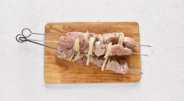 Советский шашлык с уксусом и луком, пошаговый рецепт с фото на 1264 ккал
