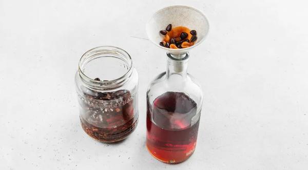 Настойка на кедровых орешках на самогоне, пошаговый рецепт с фото на 135 ккал